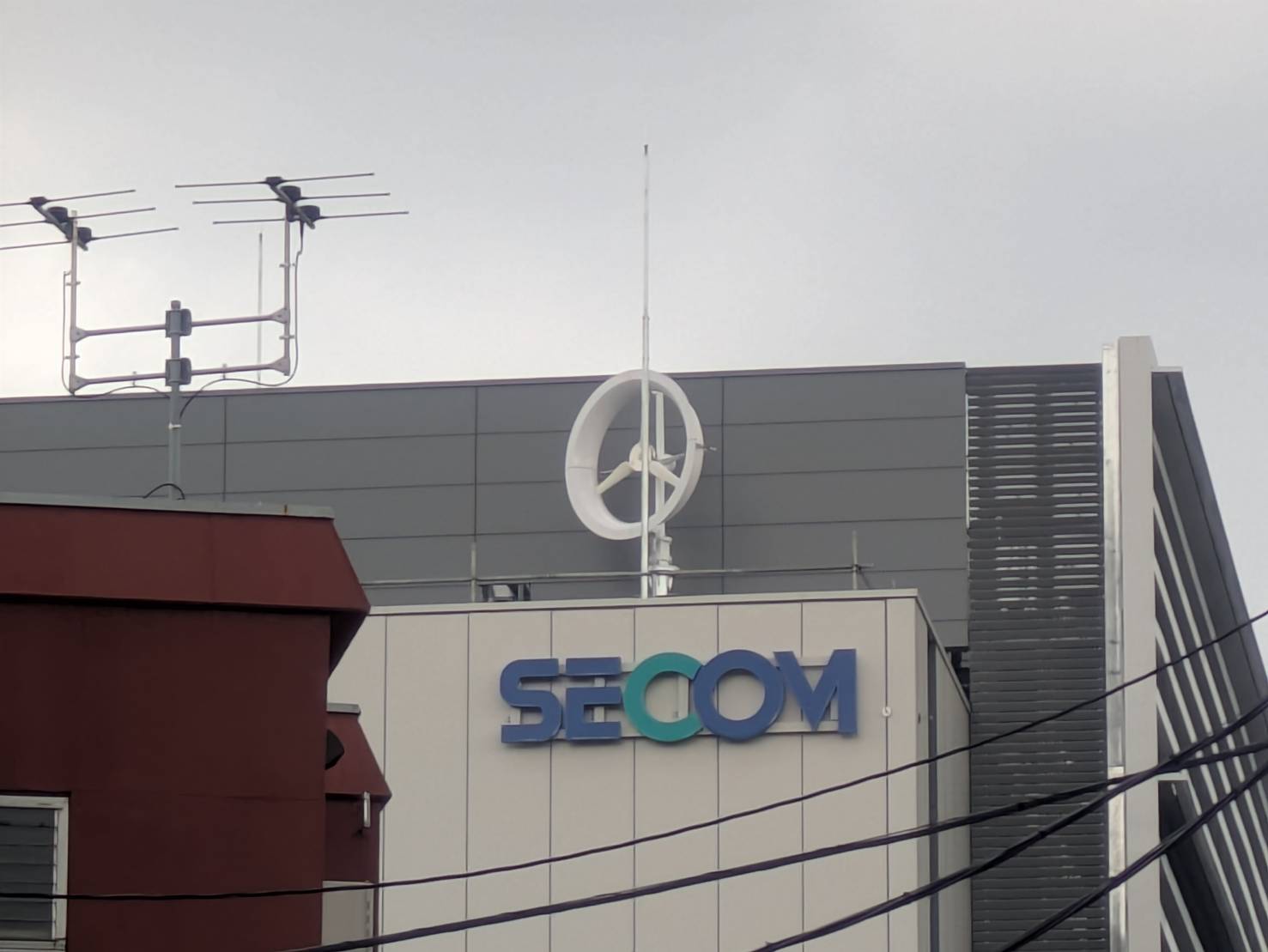 セコムデータセンタービル屋上（東京都三鷹市）